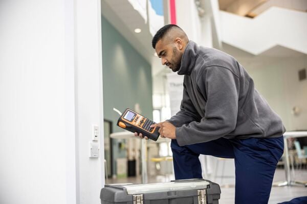 PT-E310BTVP Taşınabilir Endüstriyel Etiket Yazıcı (6-18 mm, TZe Serisi, Bluetooth)