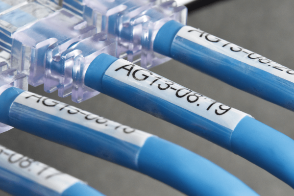 TZe-SL251 24mm Beyaz üzerine Siyah Sarmal Laminasyonlu Etiket (TZe Tape)